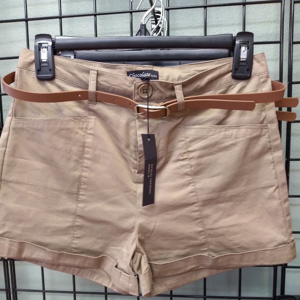 Several cotton casual shorts w/belt